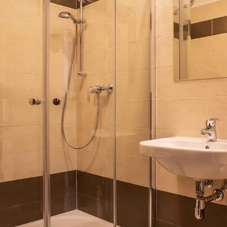 מלון Beseda 4*